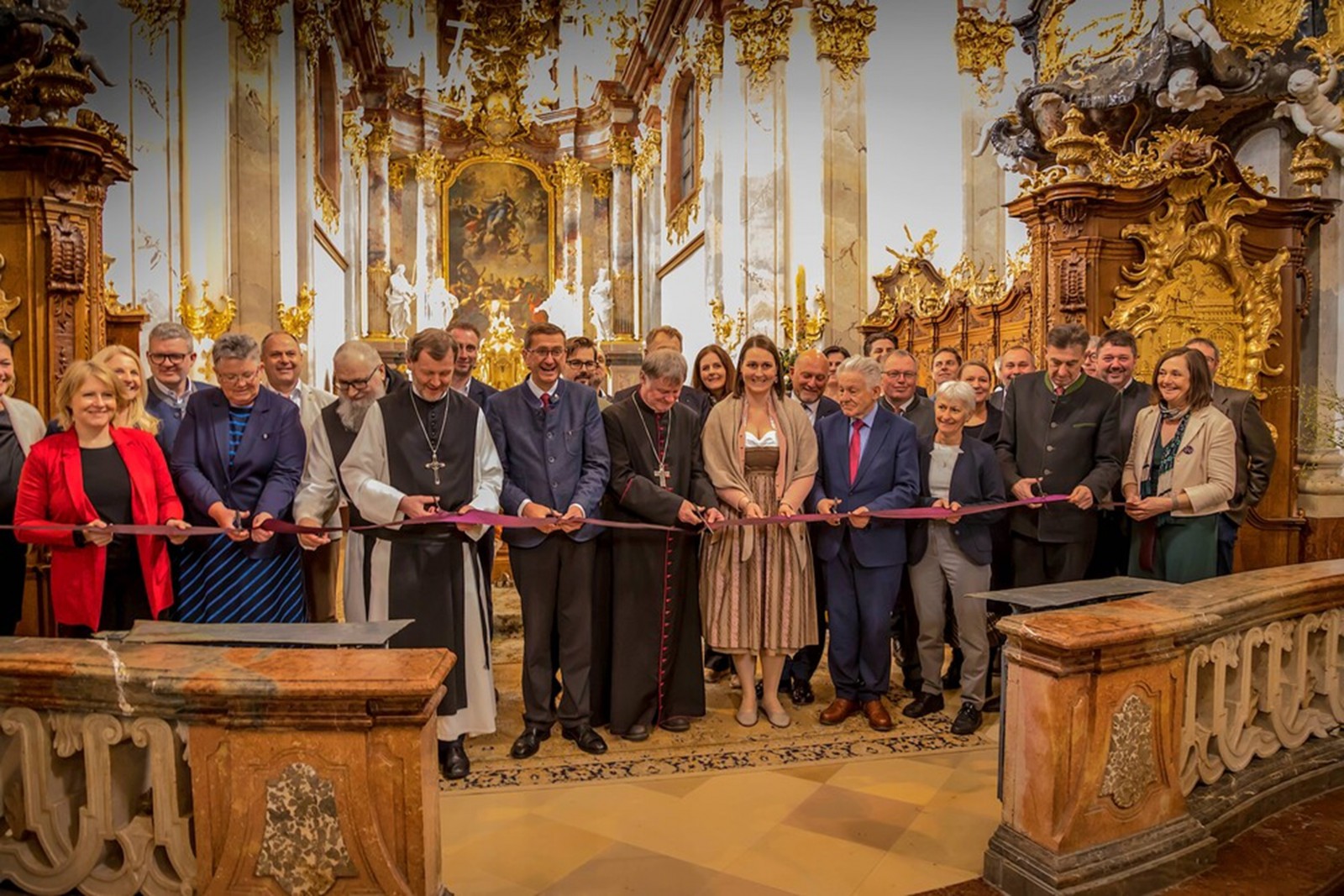 Průkopnický „střih do budoucnosti“: slavnostní otevření Wilheringské poutní cesty po bohoslužbě. © TVB Mühlviertel | Roland Bartl