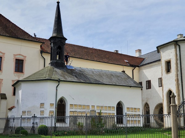 VZPOMÍNKA VŠECH VĚRNÝCH ZEMŘELÍCH SE PŘESOUVÁ DLE NAŠEHO KALENDÁŘE NA PONDĚLÍ 3. LISTOPADU