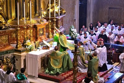 PONTIFIKÁLNÍ MŠE SVATÁ KARDINÁLA RAYMONDA BURKEHO VE VYŠŠÍM BRODĚ