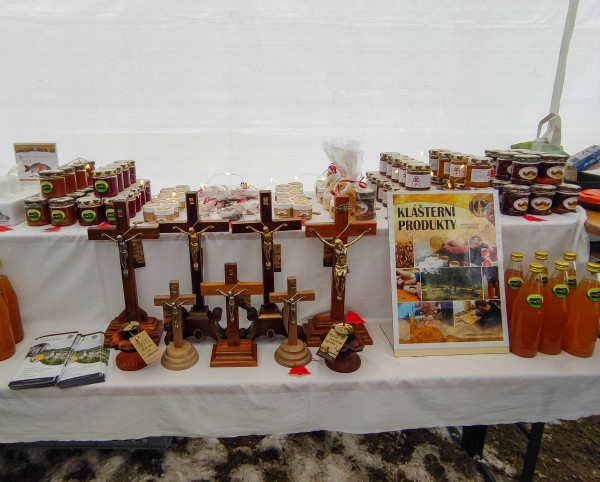V NEDĚLI 30. 11. BUDEME PRODÁVAT KLÁŠTERNÍ PRODUKTY NA ADVENTNÍM TRHU NA NÁMĚSTÍ VE VYŠŠÍM BRODĚ