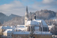 OD ÚTERÝ 4. 11. 2025 BUDOU BOHOSLUŽBY V ZIMNÍ KAPLI PO CELOU ZIMU