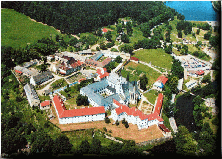 Celkový pohled na areál kláštera z ptačí perspektivy