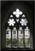 Fenster in das Kreuzgangsgarten